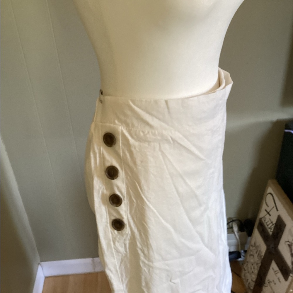 Cream cropped pants